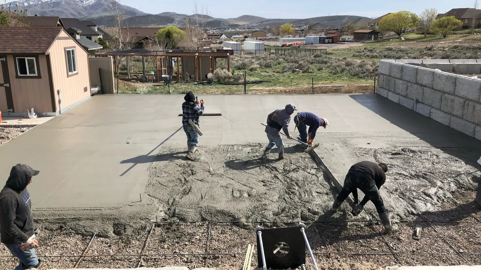 Concrete foundation for a court